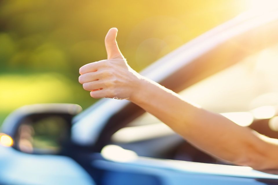 Zet de ramen standaard open als u gaat rijden en laat het lekker door waaien