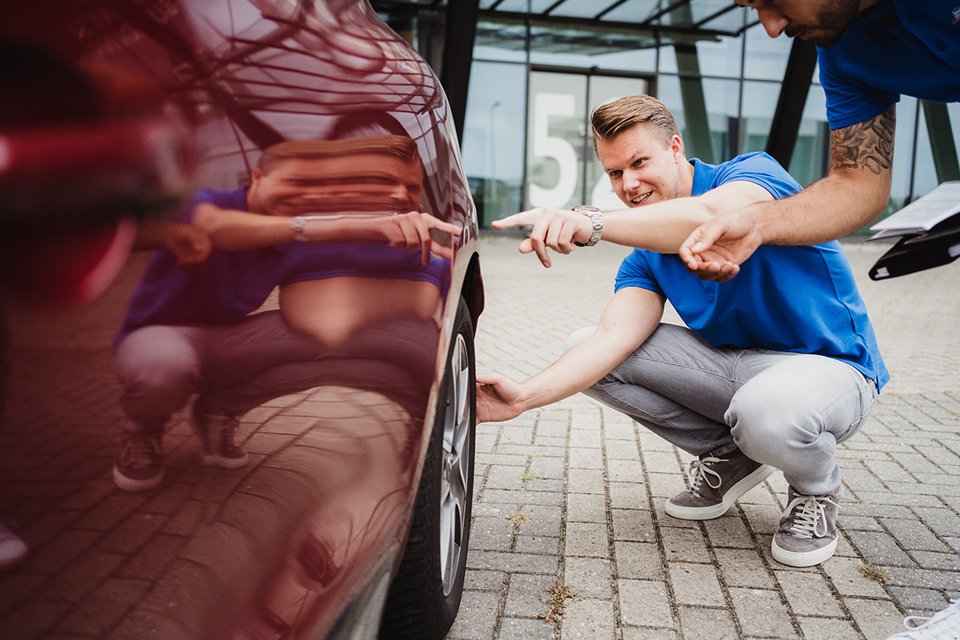 Controleer de auto voordat u deze aanschaft