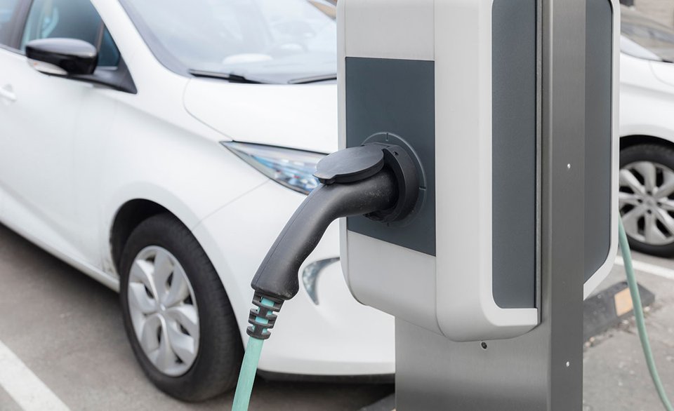 Van laadpaal naar laadplaan met de elektrische auto