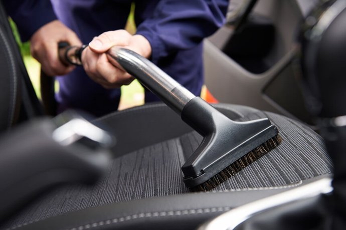 auto interieur stofzuigen